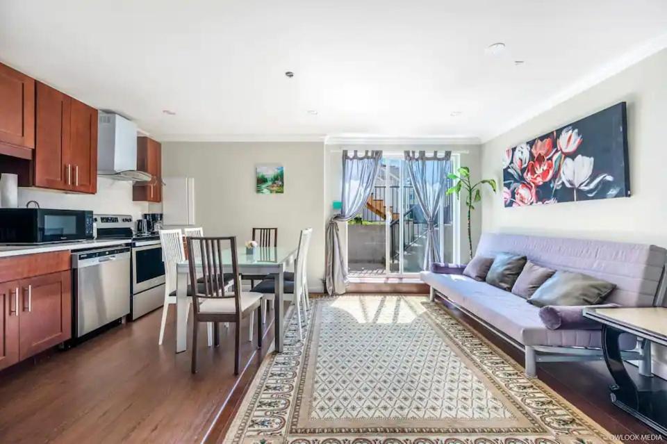 Coze Home In Vancouver Near Yvr Экстерьер фото