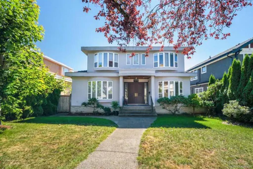 Coze Home In Vancouver Near Yvr Экстерьер фото