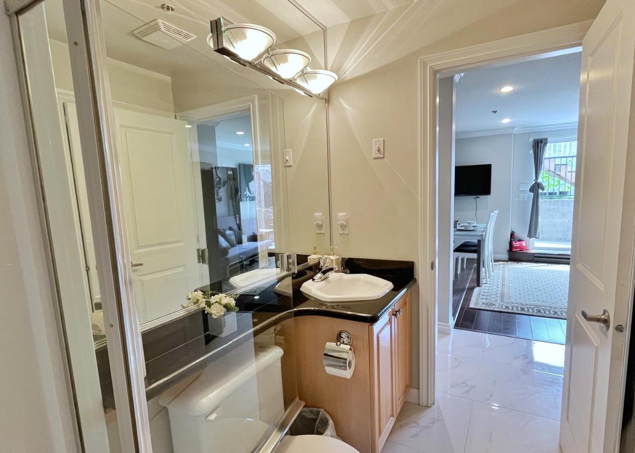 Coze Home In Vancouver Near Yvr Экстерьер фото