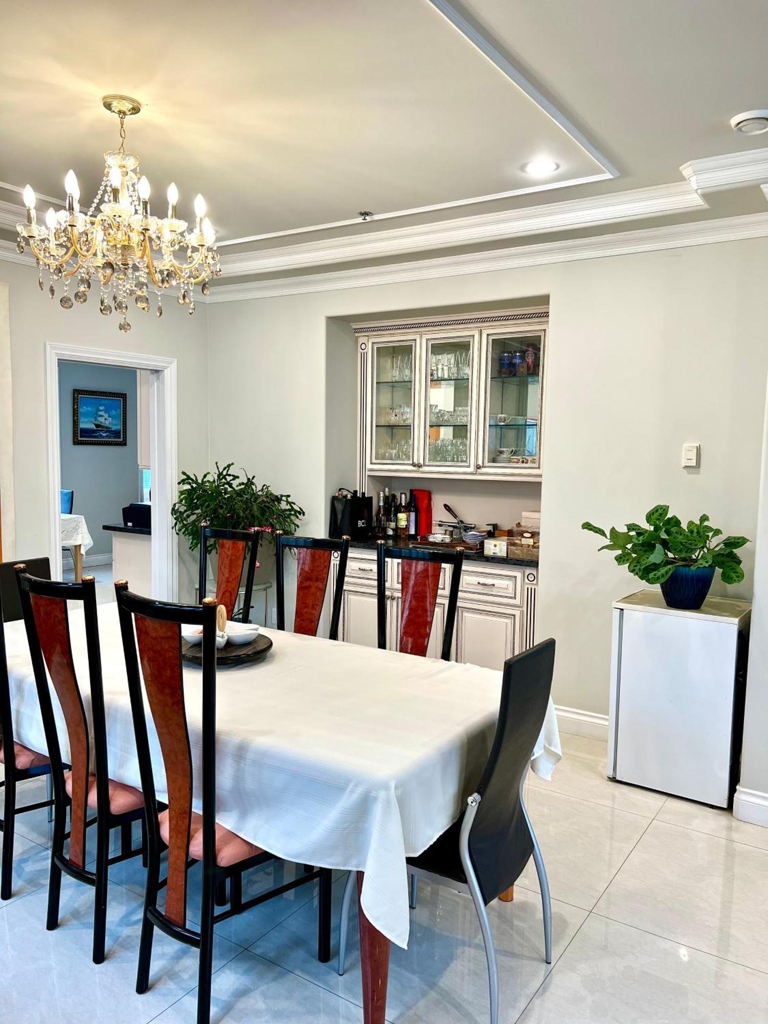 Coze Home In Vancouver Near Yvr Экстерьер фото