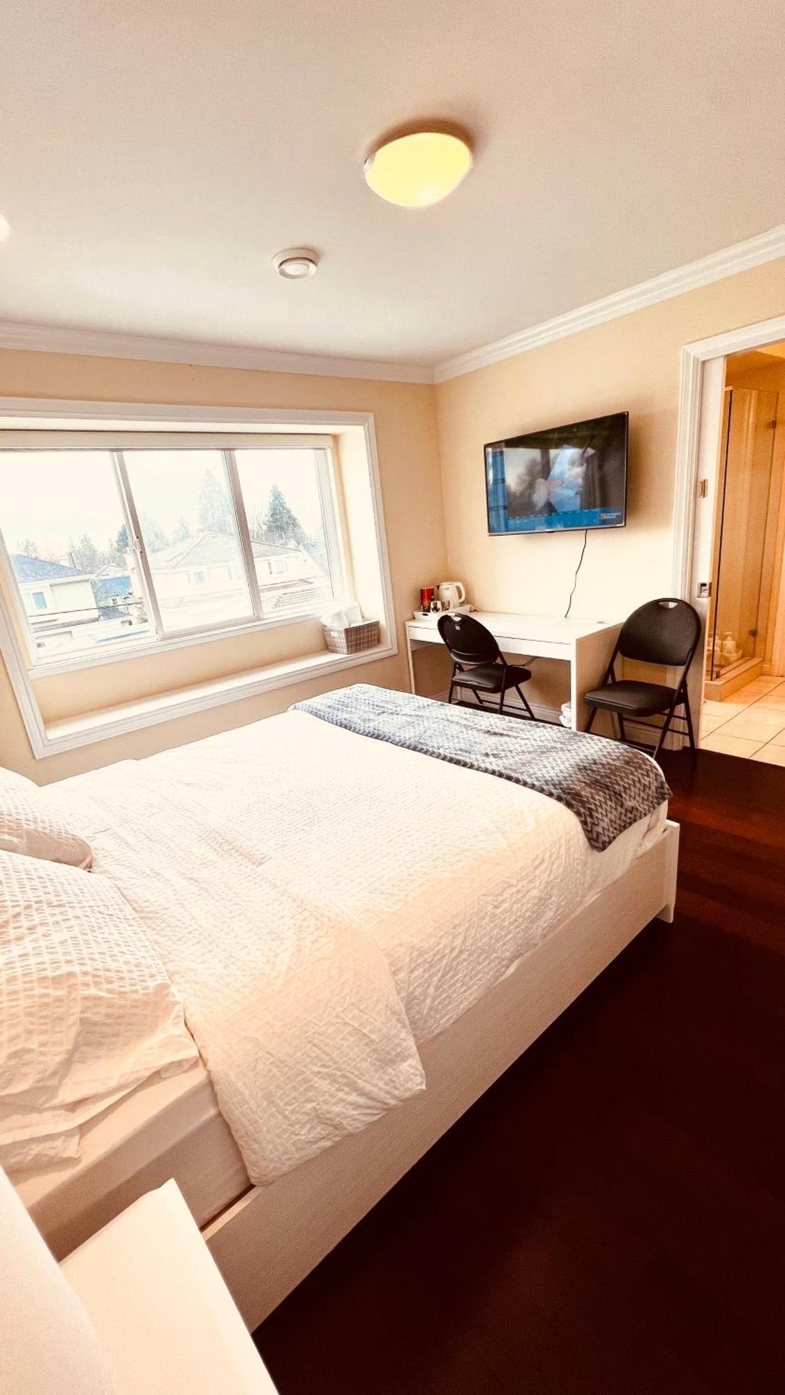 Coze Home In Vancouver Near Yvr Экстерьер фото