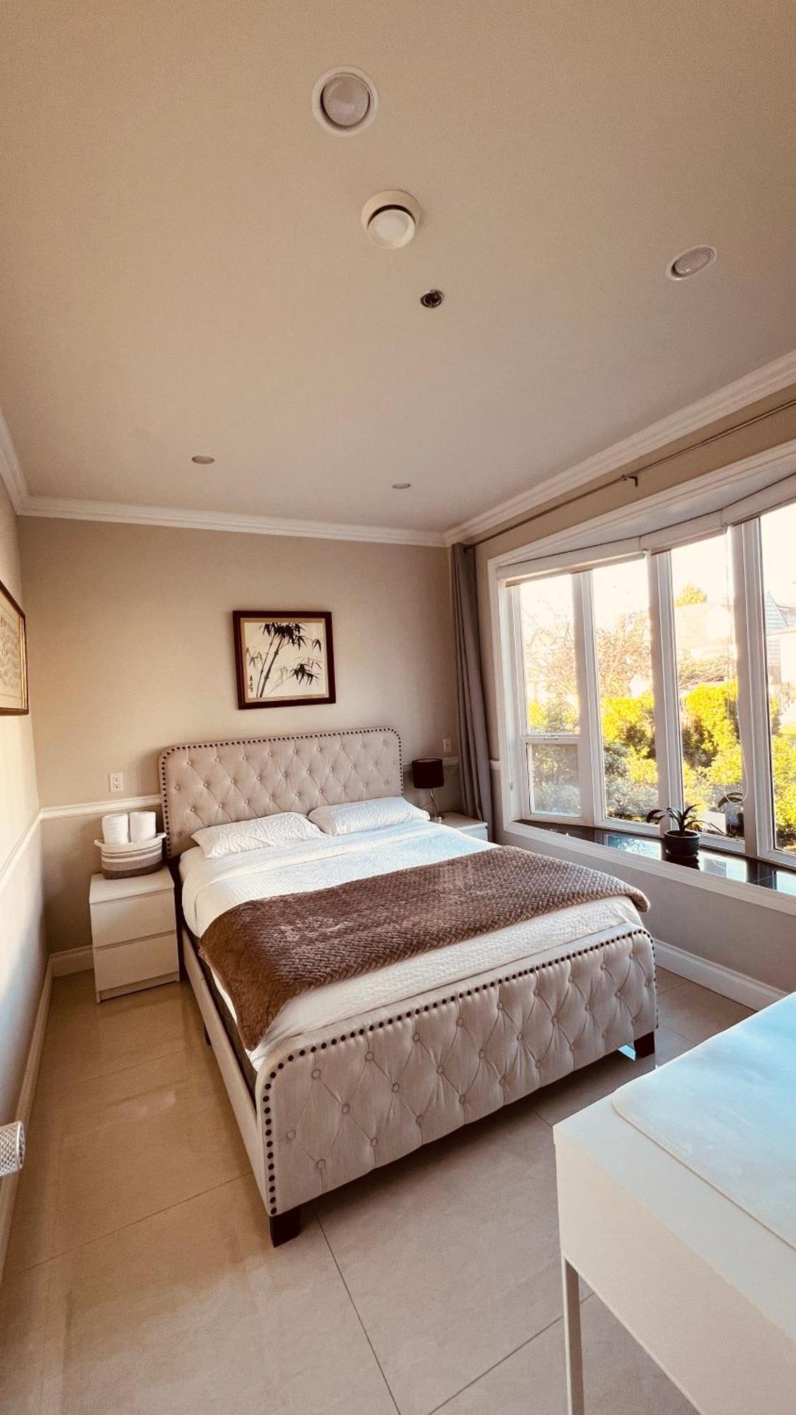 Coze Home In Vancouver Near Yvr Экстерьер фото