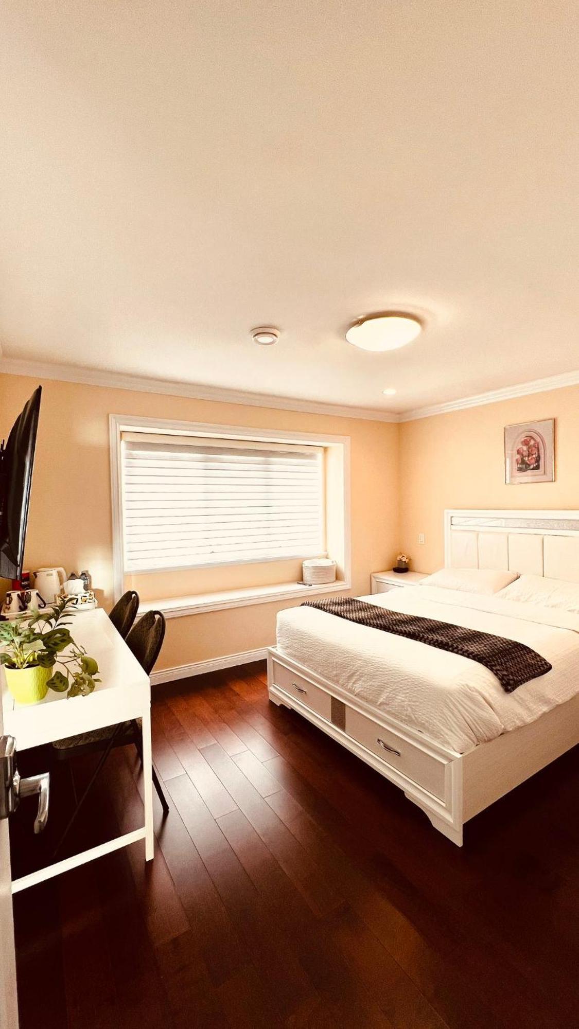 Coze Home In Vancouver Near Yvr Экстерьер фото