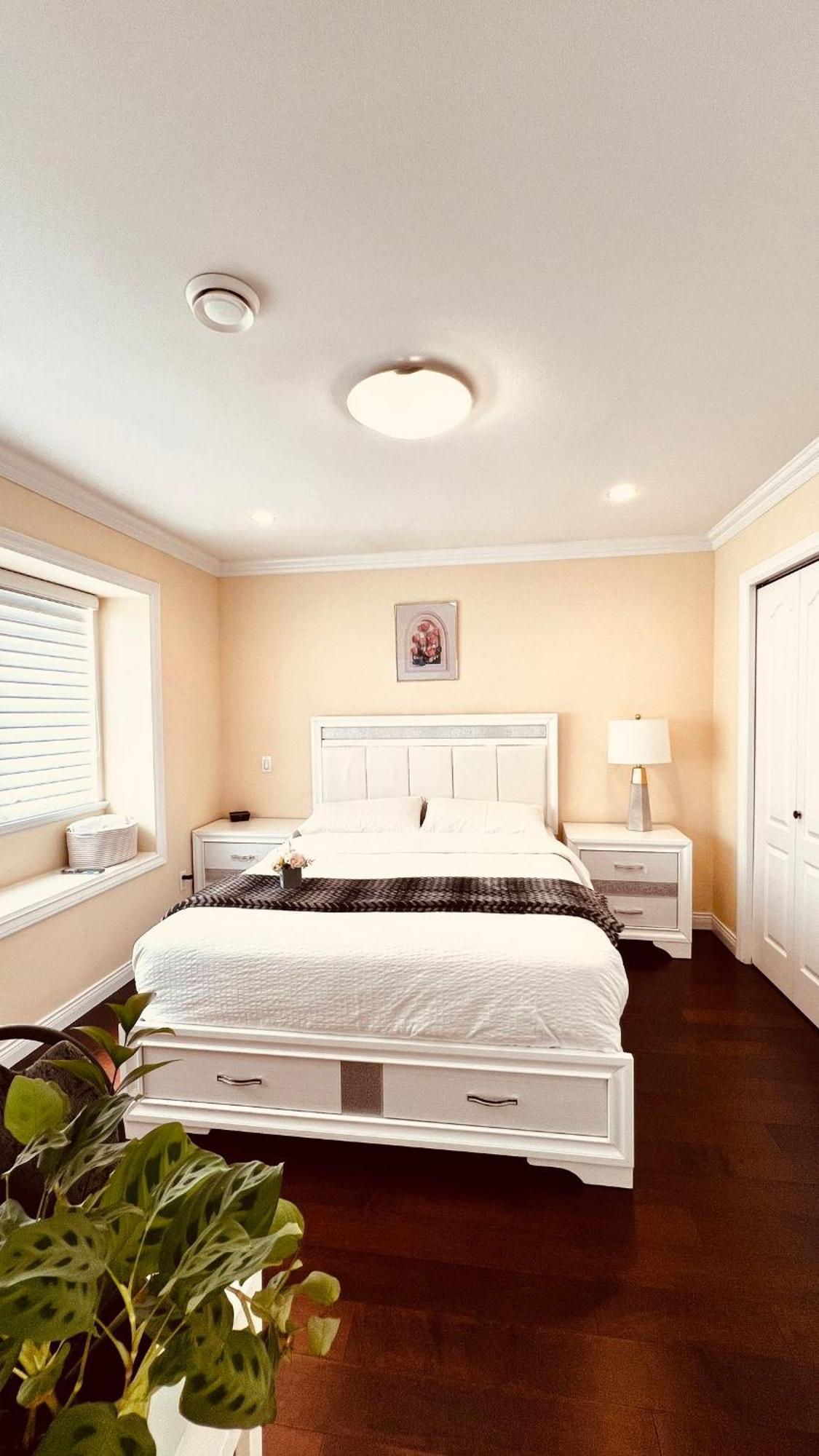 Coze Home In Vancouver Near Yvr Экстерьер фото